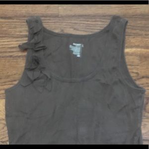 3/$18🌸 Old Navy tank top w/ floral ruffle …